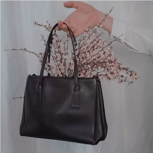 Odkryj Niezwykły Świat But&oacute;w i Torebek Nine West!